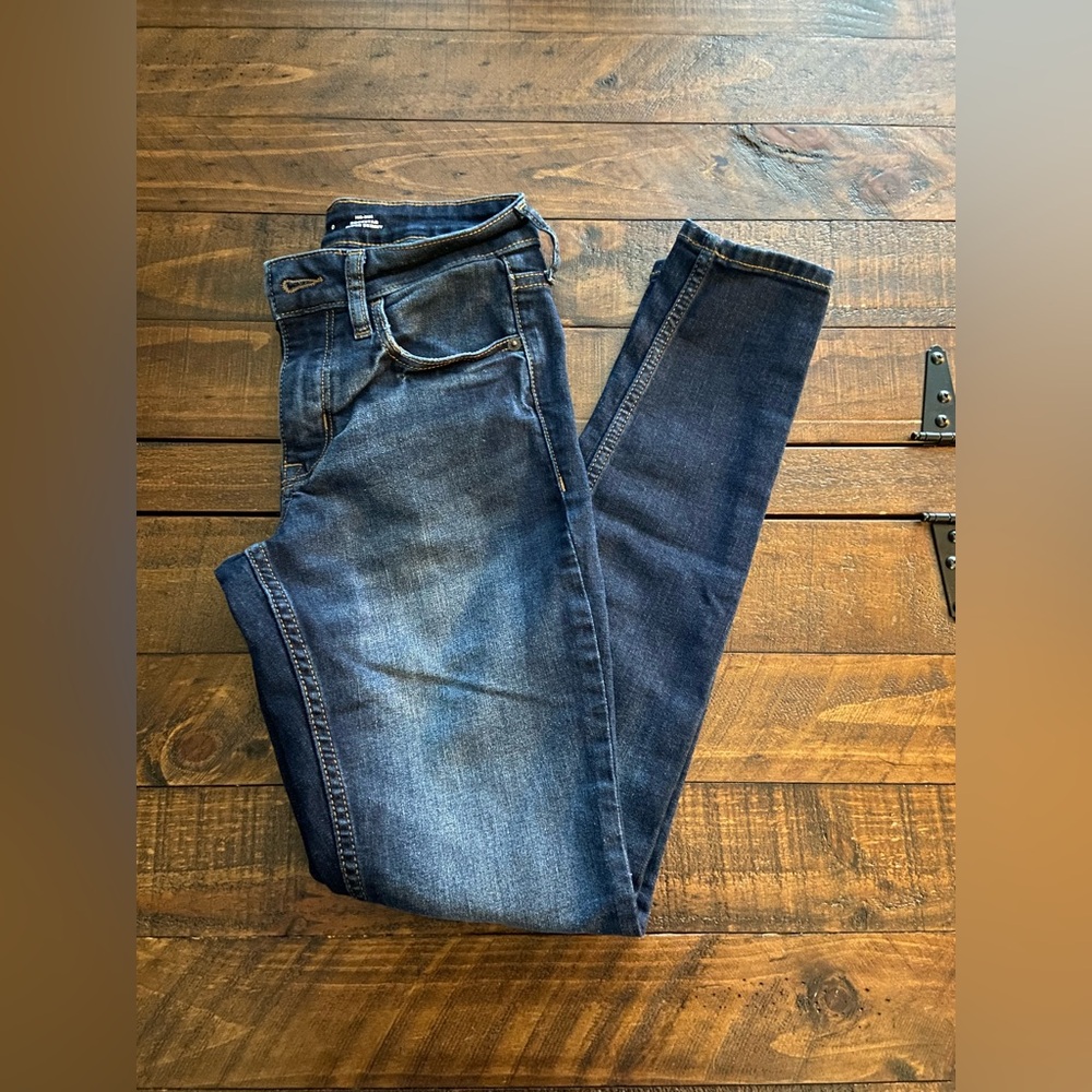 NWOT Old Navy Rock Star Super Skinny Mid Rise Size 0